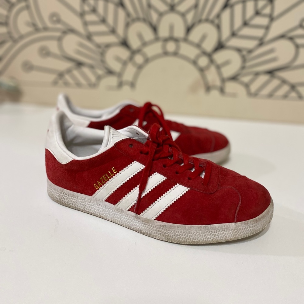 Adidas Gazelle sneakers in red